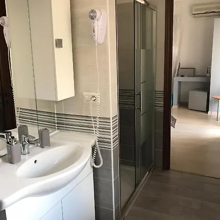 Bella -parcheggio Privato Interno Arona