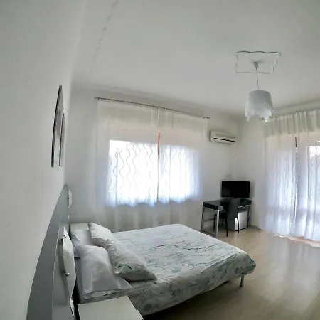 Frühstückspension Bella -parcheggio Privato Interno 3*