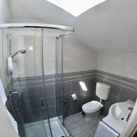 Bella -parcheggio Privato Interno Couette-café Arona