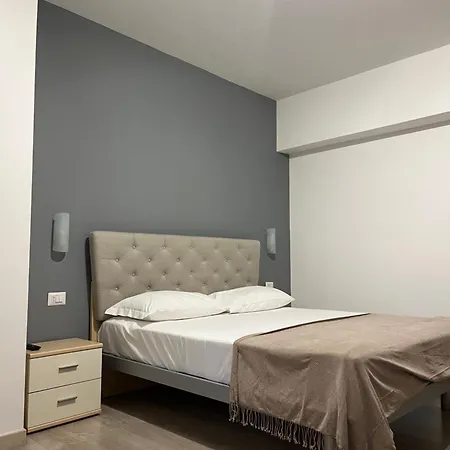 Nocleg ze śniadaniem Bella -parcheggio Privato Interno Arona