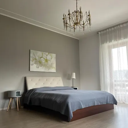 Bella -parcheggio Privato Interno Arona