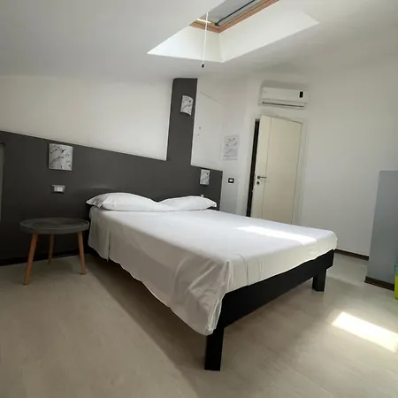 Bella -parcheggio Privato Interno Arona