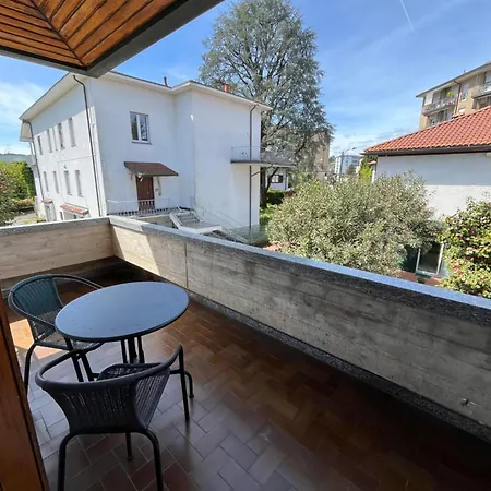 Nocleg ze śniadaniem Bella -parcheggio Privato Interno Arona