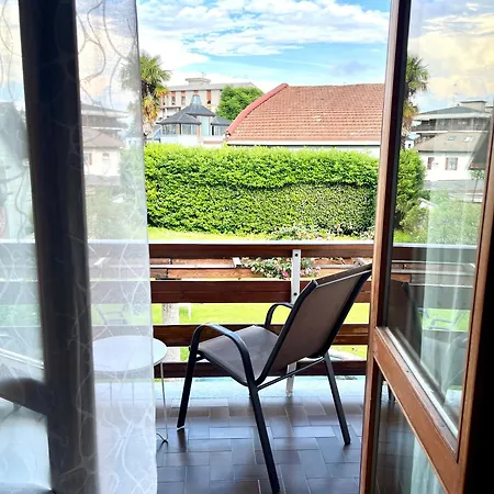 Bella -parcheggio Privato Interno 住宿加早餐酒店 阿罗纳