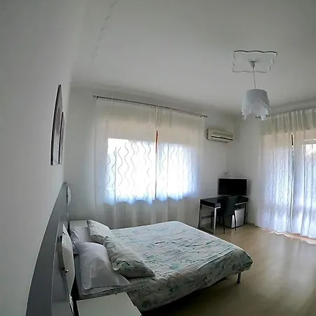 Bella -parcheggio Privato Interno Arona