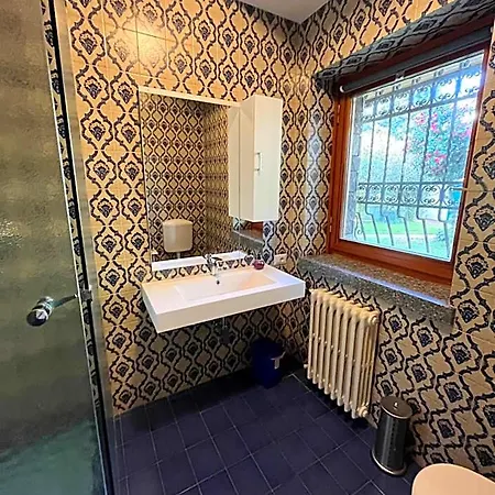 Bed and breakfast Bella -parcheggio Privato Interno Arona