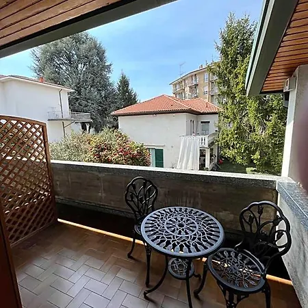 Bed and breakfast Bella -parcheggio Privato Interno Arona