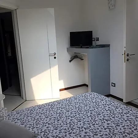 Bed and breakfast Bella -parcheggio Privato Interno Arona