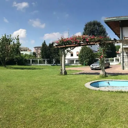 Bella -parcheggio Privato Interno Arona