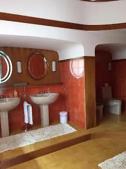 Bella -parcheggio Privato Interno Frühstückspension Arona