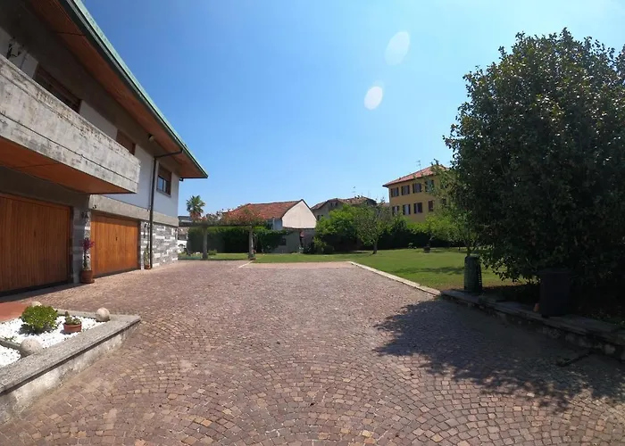 Bed & Breakfast Bella -parcheggio Privato Interno Arona