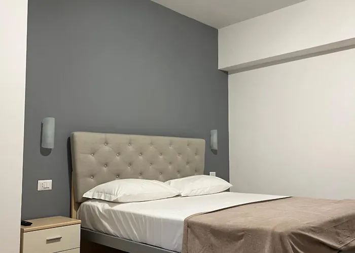 Bed & Breakfast Bella -parcheggio Privato Interno Arona