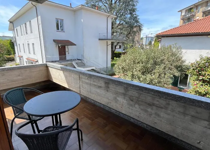 Frühstückspension Bella -parcheggio Privato Interno Arona