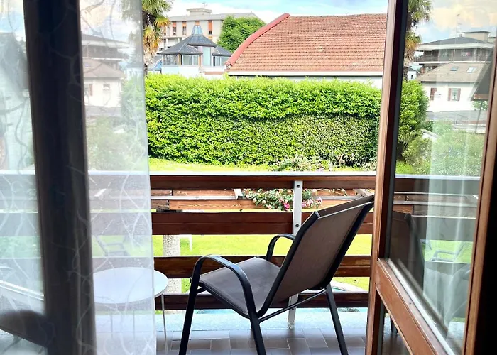 Bella -parcheggio Privato Interno Bed & Breakfast Arona